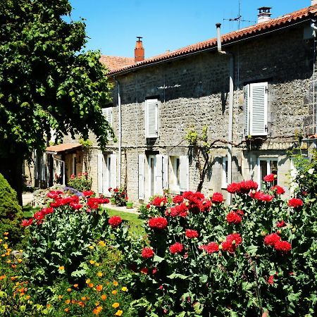Bed and Breakfast Les Noyers Aulnay Aulnay  Экстерьер фото