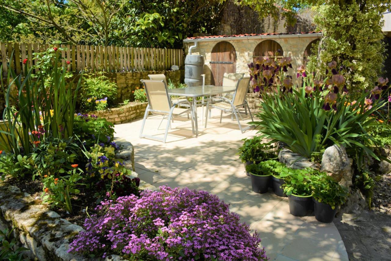 Bed and Breakfast Les Noyers Aulnay Aulnay  Экстерьер фото