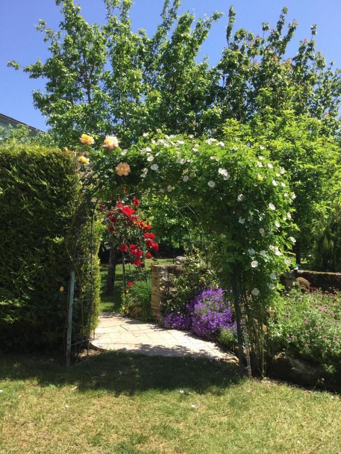 Bed and Breakfast Les Noyers Aulnay Aulnay  Экстерьер фото