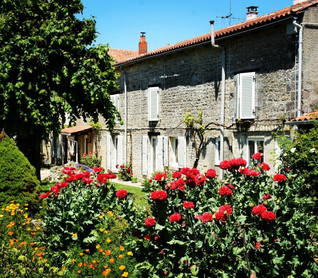 Bed and Breakfast Les Noyers Aulnay Aulnay  Экстерьер фото